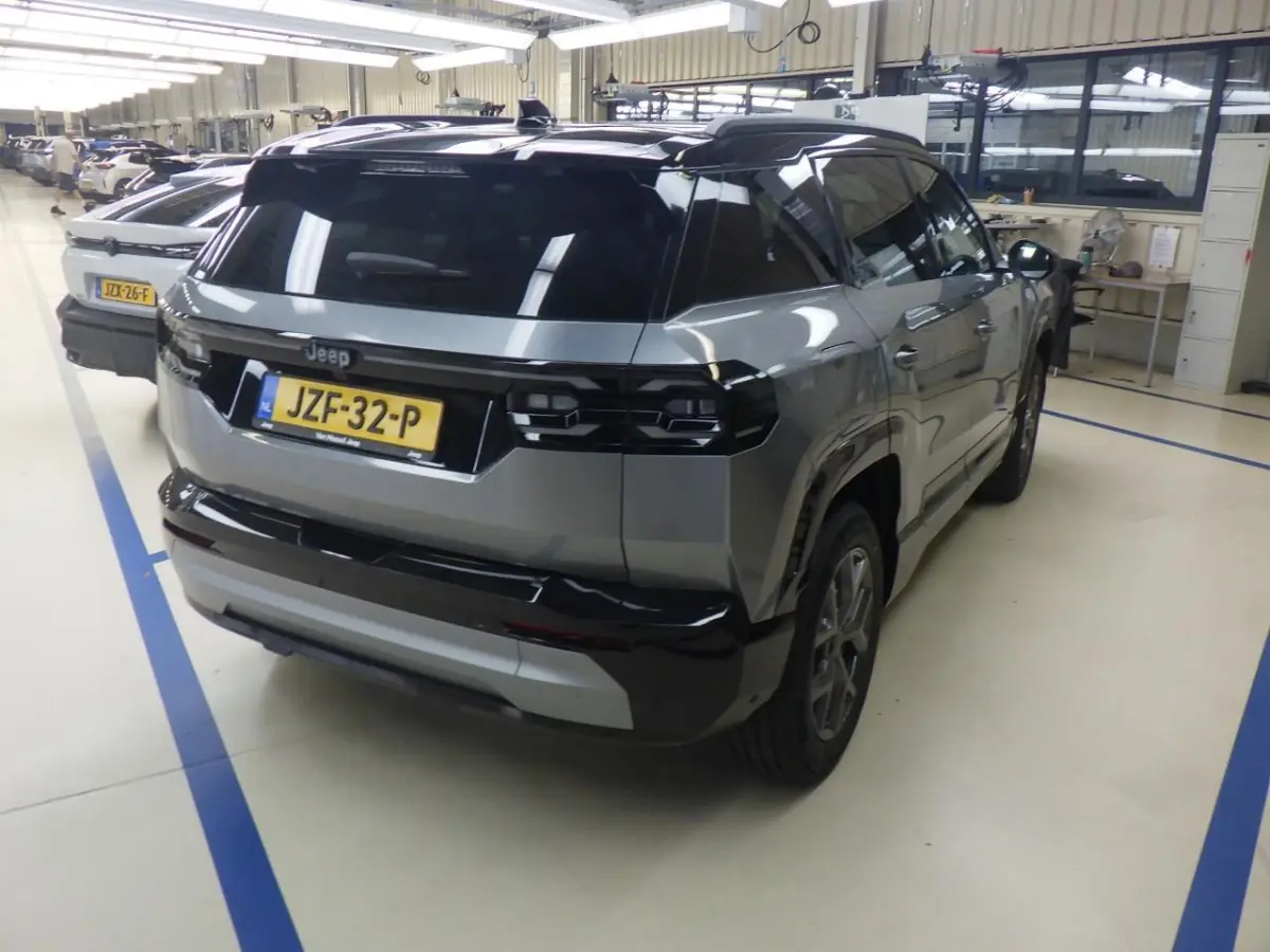1.2 e-Hybrid First Edition | Tot 8 Jaar Garantie | Panoramadak | Elektrische Stoelverstelling | Elektrische Achterklep | Keyless | Camera | Stoel & Stuurverwarming | Focal Sound |