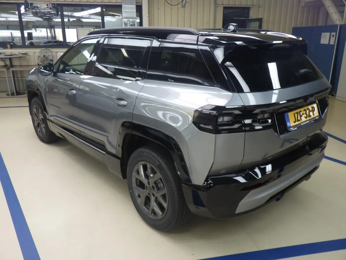1.2 e-Hybrid First Edition | Tot 8 Jaar Garantie | Panoramadak | Elektrische Stoelverstelling | Elektrische Achterklep | Keyless | Camera | Stoel & Stuurverwarming | Focal Sound |