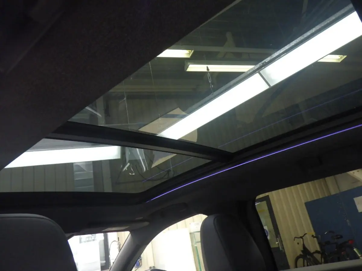 1.2 e-Hybrid First Edition | Tot 8 Jaar Garantie | Panoramadak | Elektrische Stoelverstelling | Elektrische Achterklep | Keyless | Camera | Stoel & Stuurverwarming | Focal Sound |