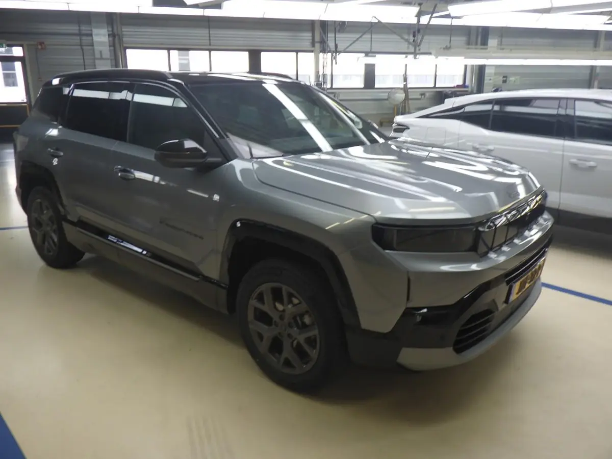 1.2 e-Hybrid First Edition | Tot 8 Jaar Garantie | Panoramadak | Elektrische Stoelverstelling | Elektrische Achterklep | Keyless | Camera | Stoel & Stuurverwarming | Focal Sound |