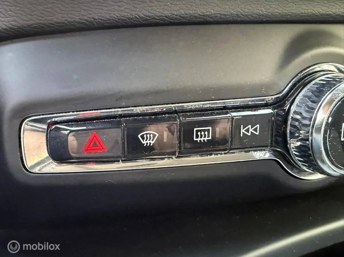 2.0 T4 Automaat 190 PK Momentum Carplay / Voorruitverwarming