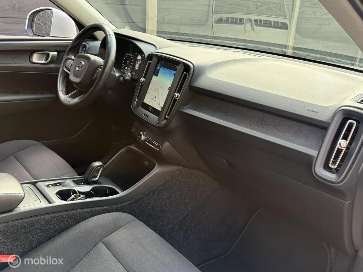 2.0 T4 Automaat 190 PK Momentum Carplay / Voorruitverwarming