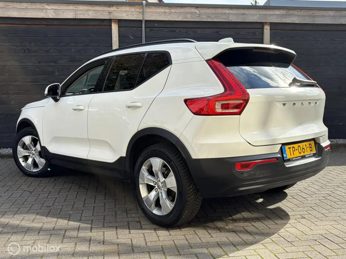 2.0 T4 Automaat 190 PK Momentum Carplay / Voorruitverwarming