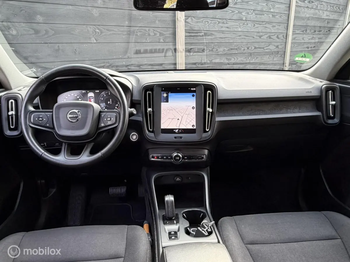 2.0 T4 Automaat 190 PK Momentum Carplay / Voorruitverwarming
