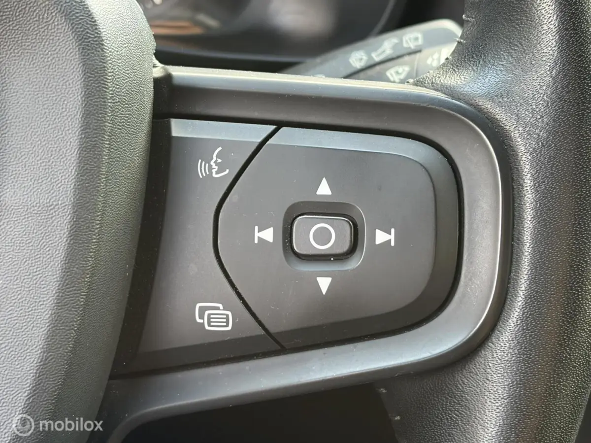2.0 T4 Automaat 190 PK Momentum Carplay / Voorruitverwarming