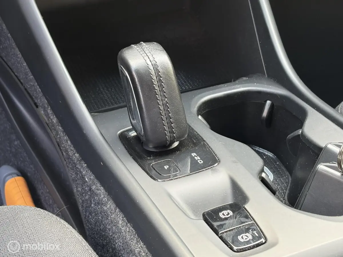 2.0 T4 Automaat 190 PK Momentum Carplay / Voorruitverwarming