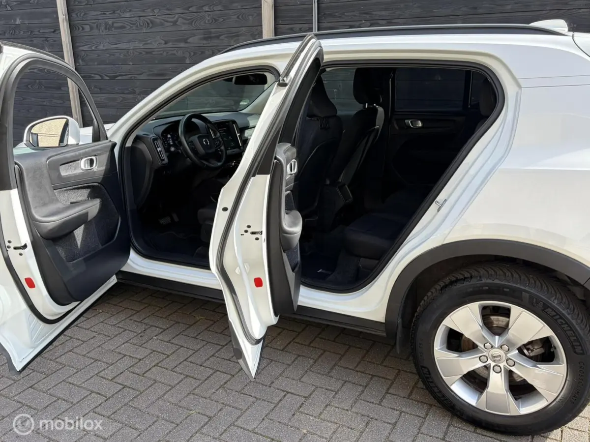 2.0 T4 Automaat 190 PK Momentum Carplay / Voorruitverwarming
