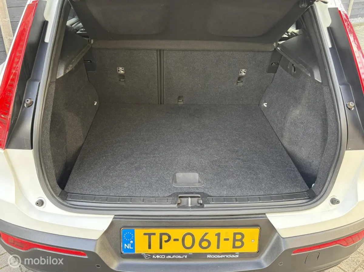 2.0 T4 Automaat 190 PK Momentum Carplay / Voorruitverwarming