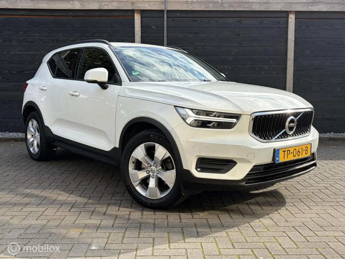 2.0 T4 Automaat 190 PK Momentum Carplay / Voorruitverwarming