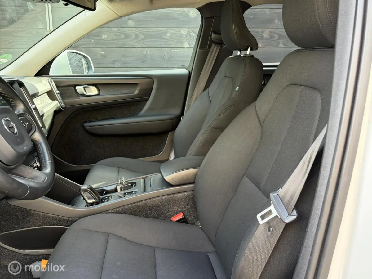 2.0 T4 Automaat 190 PK Momentum Carplay / Voorruitverwarming