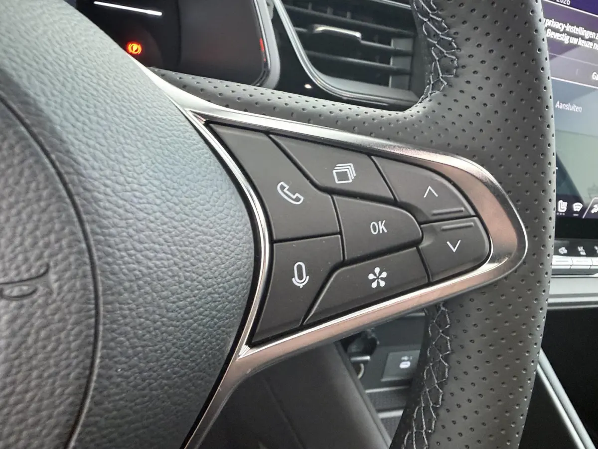 1.8 HEV AT Intense+ €2.000 korting | Adaptieve Cruise control | Parkeersensoren rondom | MI-Pilot | Stoelverwarming + Voorruit | Sfeerverlichting |