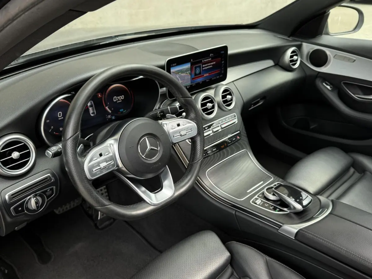 200 Business Solution AMG | Trekhaak | Panoramadak | CarPlay | Leder | Elektrische stoelen |