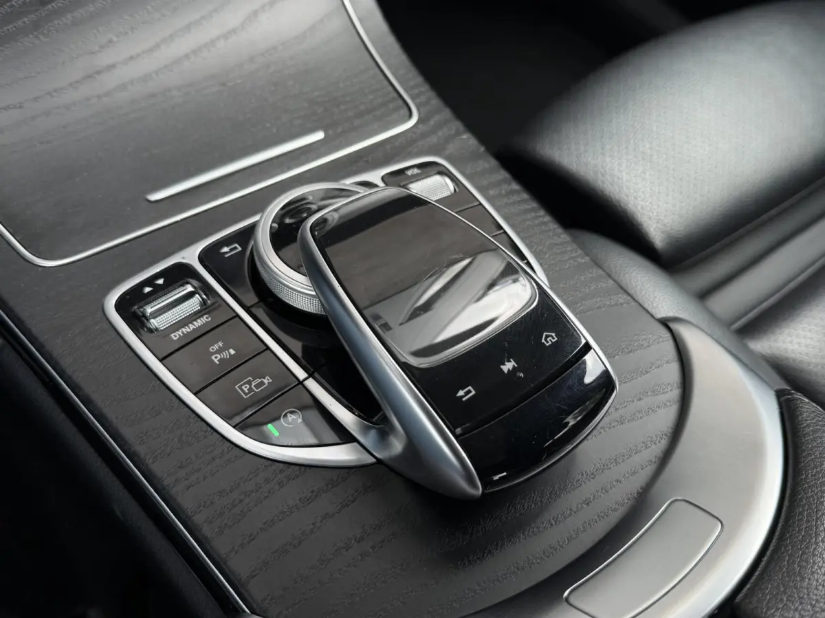 200 Business Solution AMG | Trekhaak | Panoramadak | CarPlay | Leder | Elektrische stoelen |