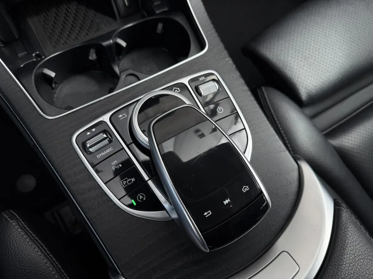 200 Business Solution AMG | Trekhaak | Panoramadak | CarPlay | Leder | Elektrische stoelen |