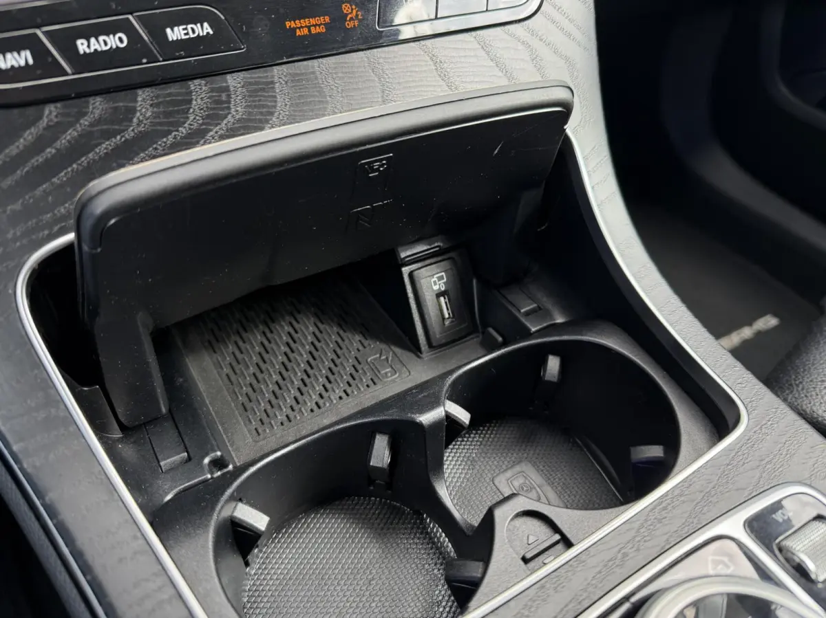 200 Business Solution AMG | Trekhaak | Panoramadak | CarPlay | Leder | Elektrische stoelen |