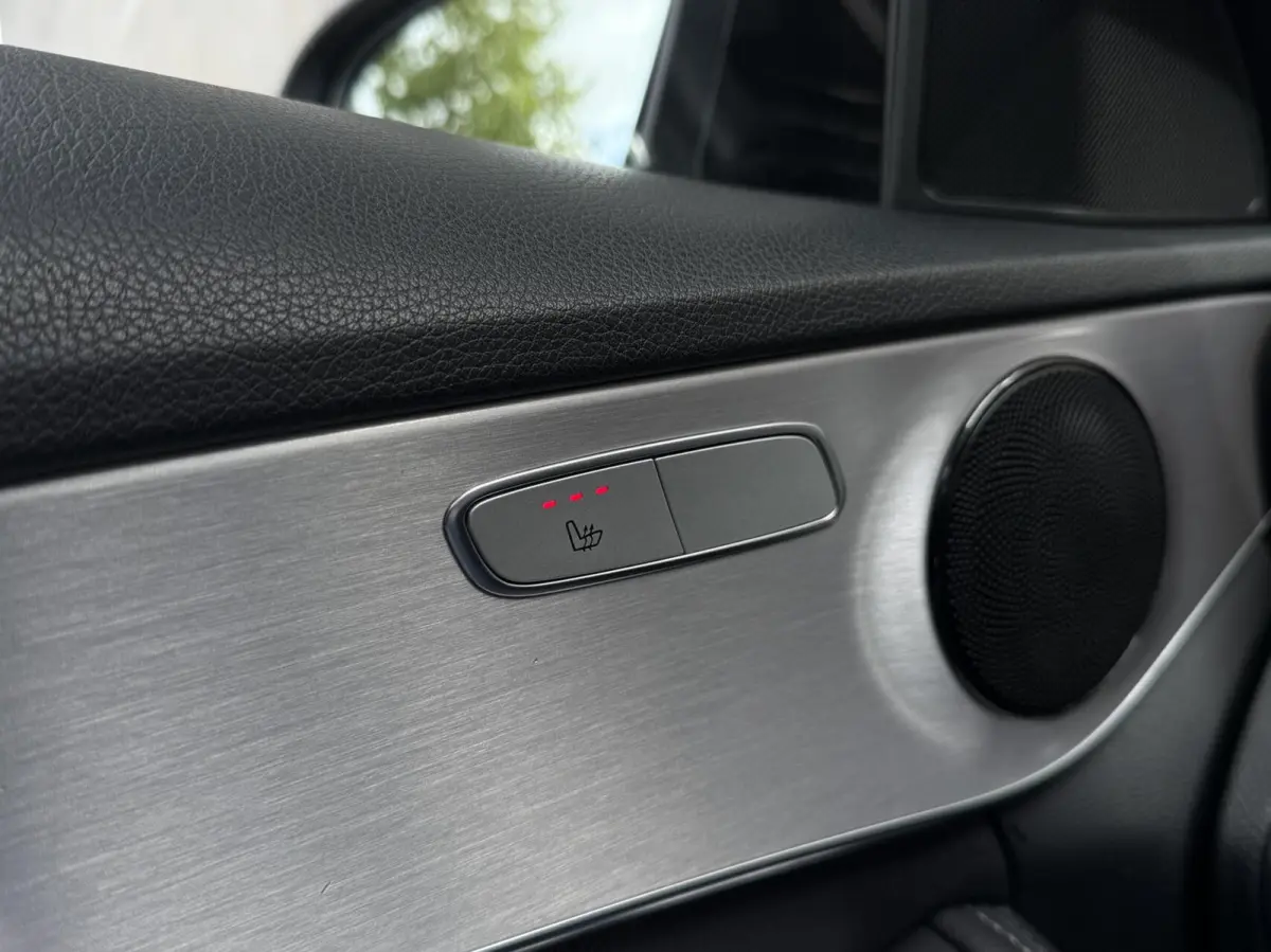 200 Business Solution AMG | Trekhaak | Panoramadak | CarPlay | Leder | Elektrische stoelen |