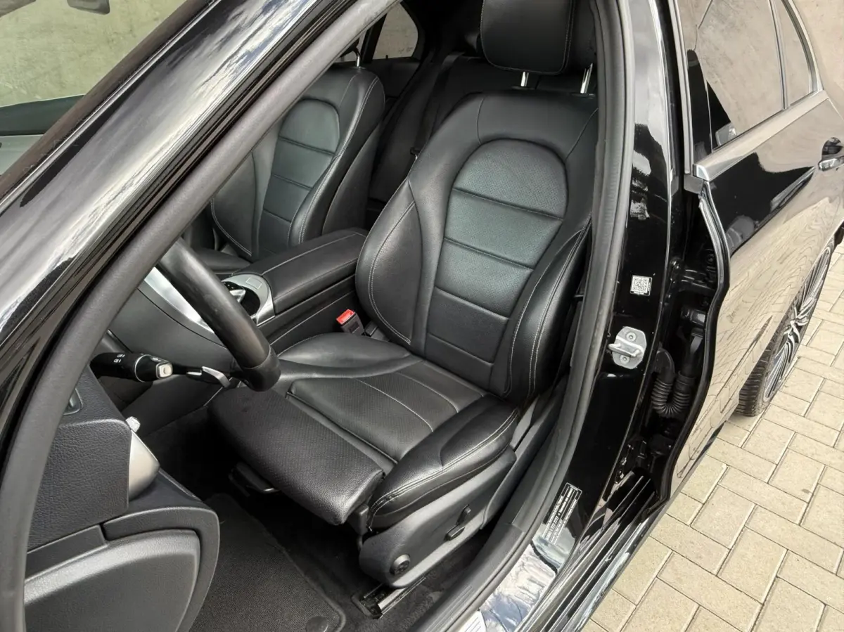 200 Business Solution AMG | Trekhaak | Panoramadak | CarPlay | Leder | Elektrische stoelen |