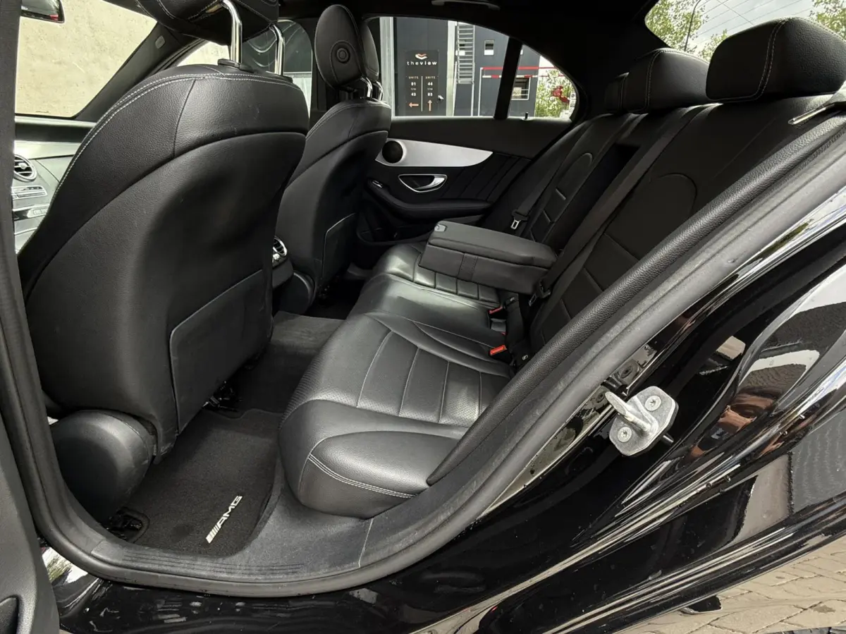 200 Business Solution AMG | Trekhaak | Panoramadak | CarPlay | Leder | Elektrische stoelen |