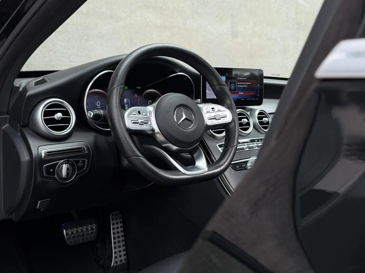 200 Business Solution AMG | Trekhaak | Panoramadak | CarPlay | Leder | Elektrische stoelen |