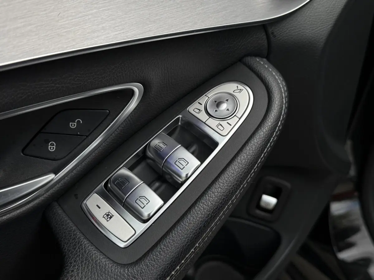 200 Business Solution AMG | Trekhaak | Panoramadak | CarPlay | Leder | Elektrische stoelen |