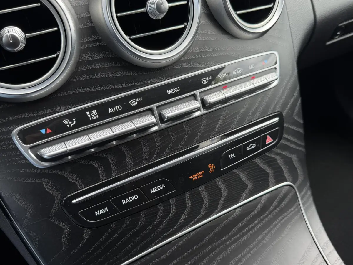 200 Business Solution AMG | Trekhaak | Panoramadak | CarPlay | Leder | Elektrische stoelen |