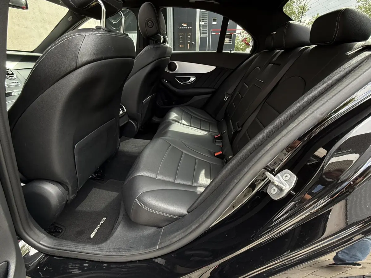 200 Business Solution AMG | Trekhaak | Panoramadak | CarPlay | Leder | Elektrische stoelen |