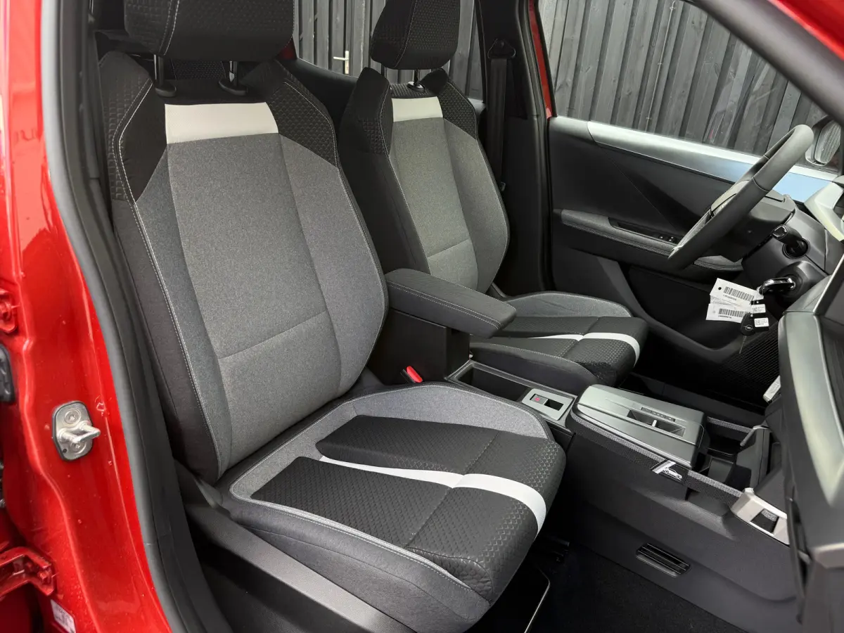 1.2 Turbo Hybrid GS | CAMERA ACHTER| STOEL, STUUR & VOORRUITVERWARMING| PARKEERSENSOREN V&A| CRUISE CONTROL| APPLE CARPLAY&ANDROID AUTO