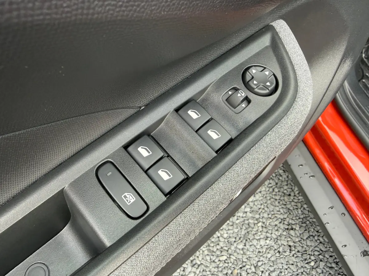 1.2 Turbo Hybrid GS | CAMERA ACHTER| STOEL, STUUR & VOORRUITVERWARMING| PARKEERSENSOREN V&A| CRUISE CONTROL| APPLE CARPLAY&ANDROID AUTO