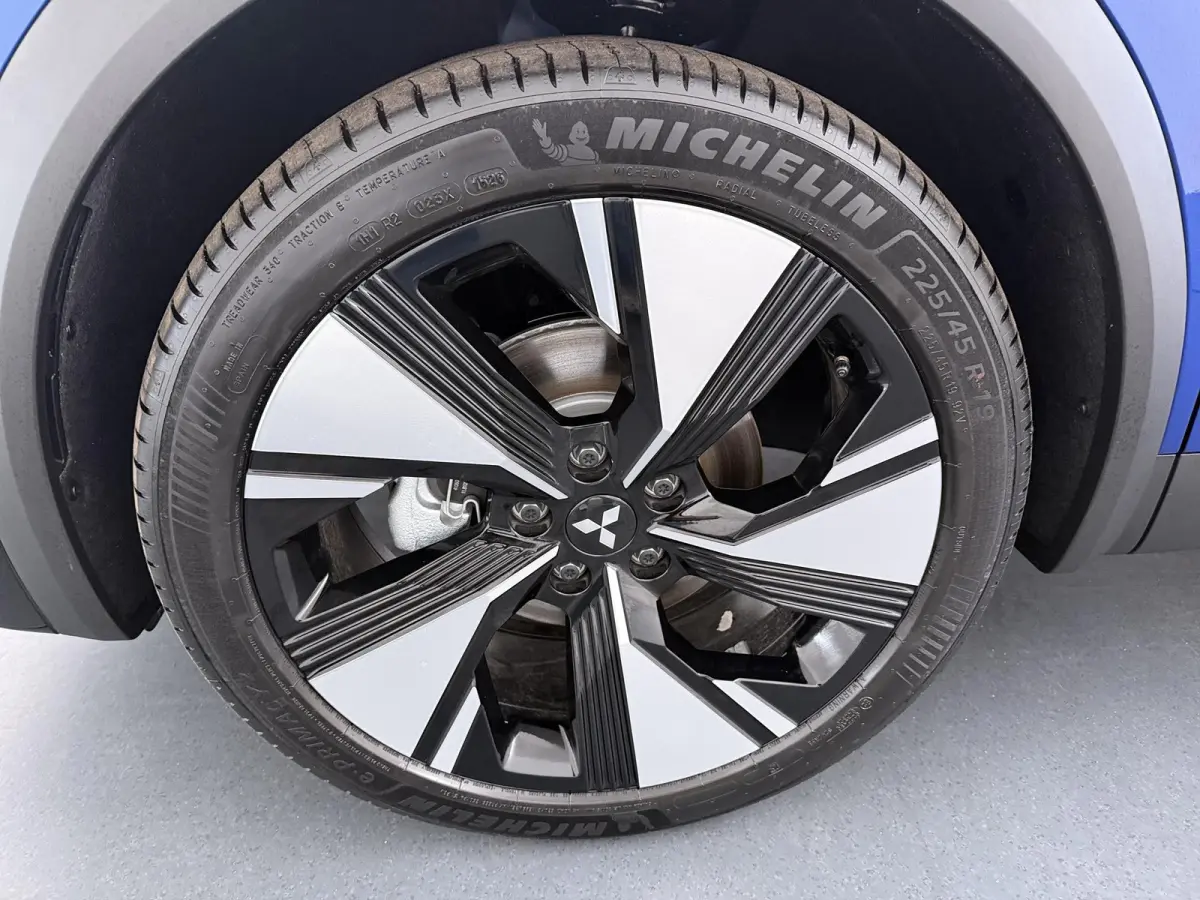 1.8 HEV First Edition €3.000 Korting | Google Build-in | rondom-camera | 19-inch lichtmetalen velgen | Stoelverwarming | Elektrische achterklep |Adaptieve Cruise control | MI-Pilot