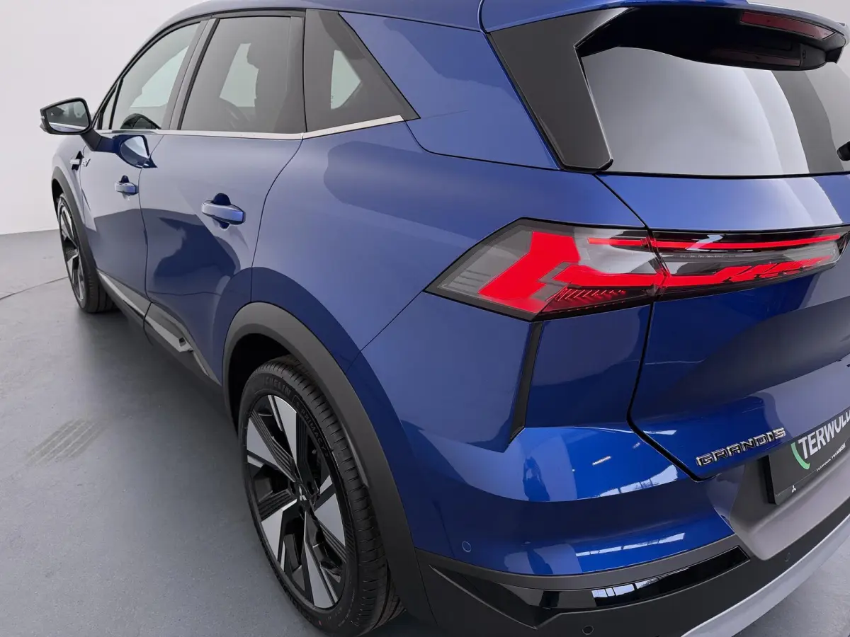 1.8 HEV First Edition €3.000 Korting | Google Build-in | rondom-camera | 19-inch lichtmetalen velgen | Stoelverwarming | Elektrische achterklep |Adaptieve Cruise control | MI-Pilot