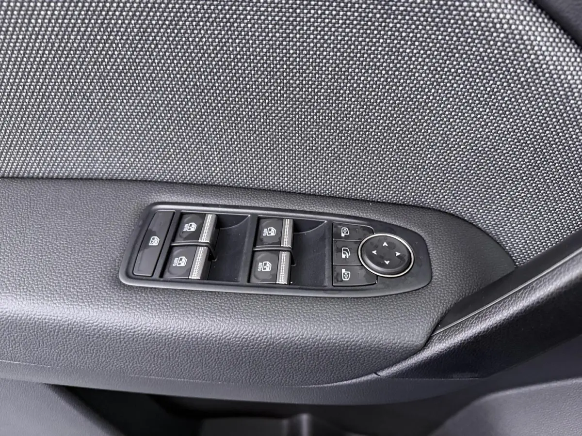 1.8 HEV First Edition €3.000 Korting | Google Build-in | rondom-camera | 19-inch lichtmetalen velgen | Stoelverwarming | Elektrische achterklep |Adaptieve Cruise control | MI-Pilot