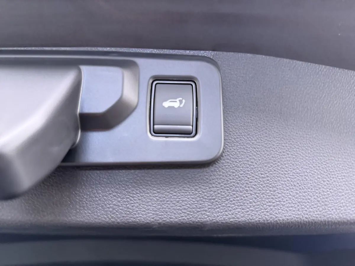 1.8 HEV First Edition €3.000 Korting | Google Build-in | rondom-camera | 19-inch lichtmetalen velgen | Stoelverwarming | Elektrische achterklep |Adaptieve Cruise control | MI-Pilot