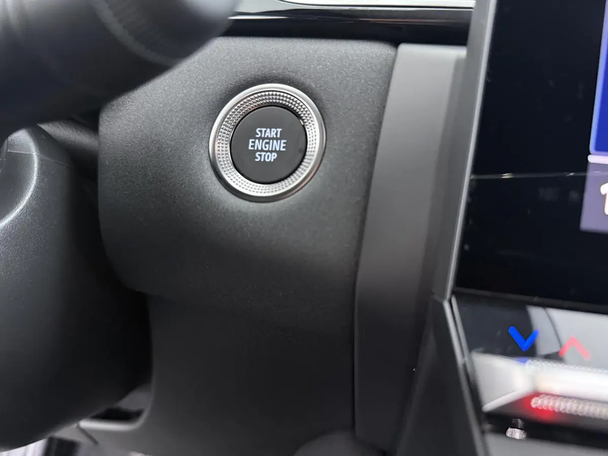 1.8 HEV First Edition €3.000 Korting | Google Build-in | rondom-camera | 19-inch lichtmetalen velgen | Stoelverwarming | Elektrische achterklep |Adaptieve Cruise control | MI-Pilot