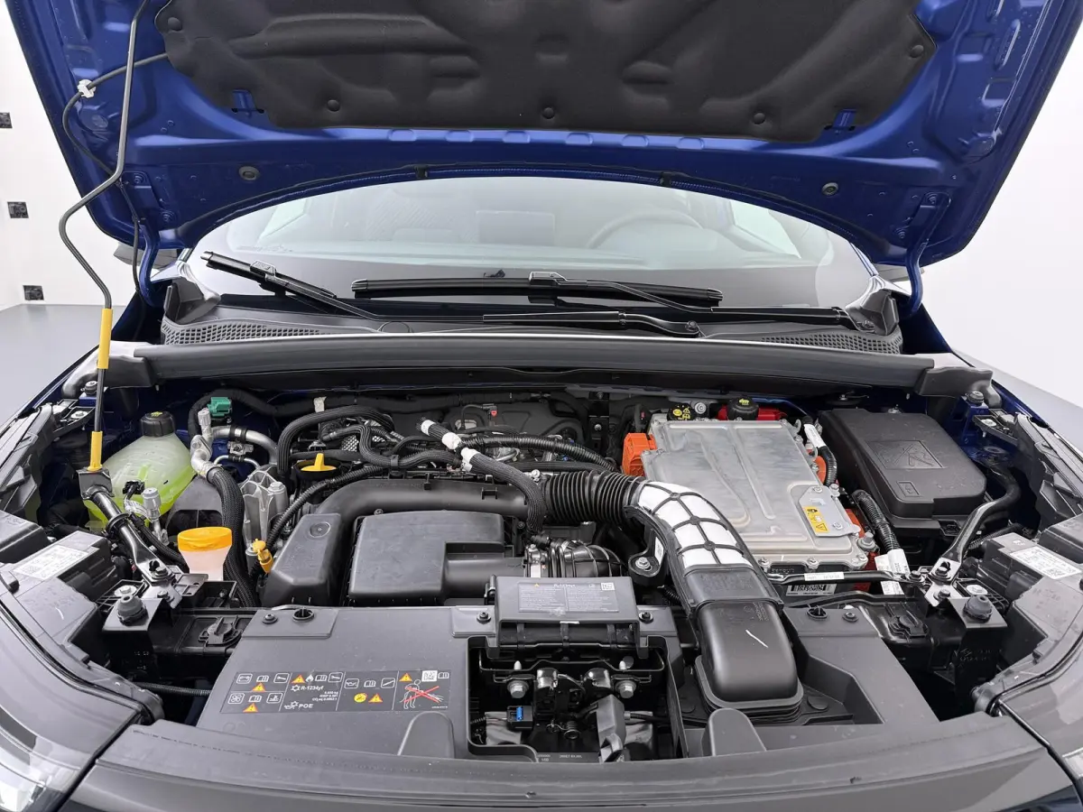 1.8 HEV First Edition €3.000 Korting | Google Build-in | rondom-camera | 19-inch lichtmetalen velgen | Stoelverwarming | Elektrische achterklep |Adaptieve Cruise control | MI-Pilot