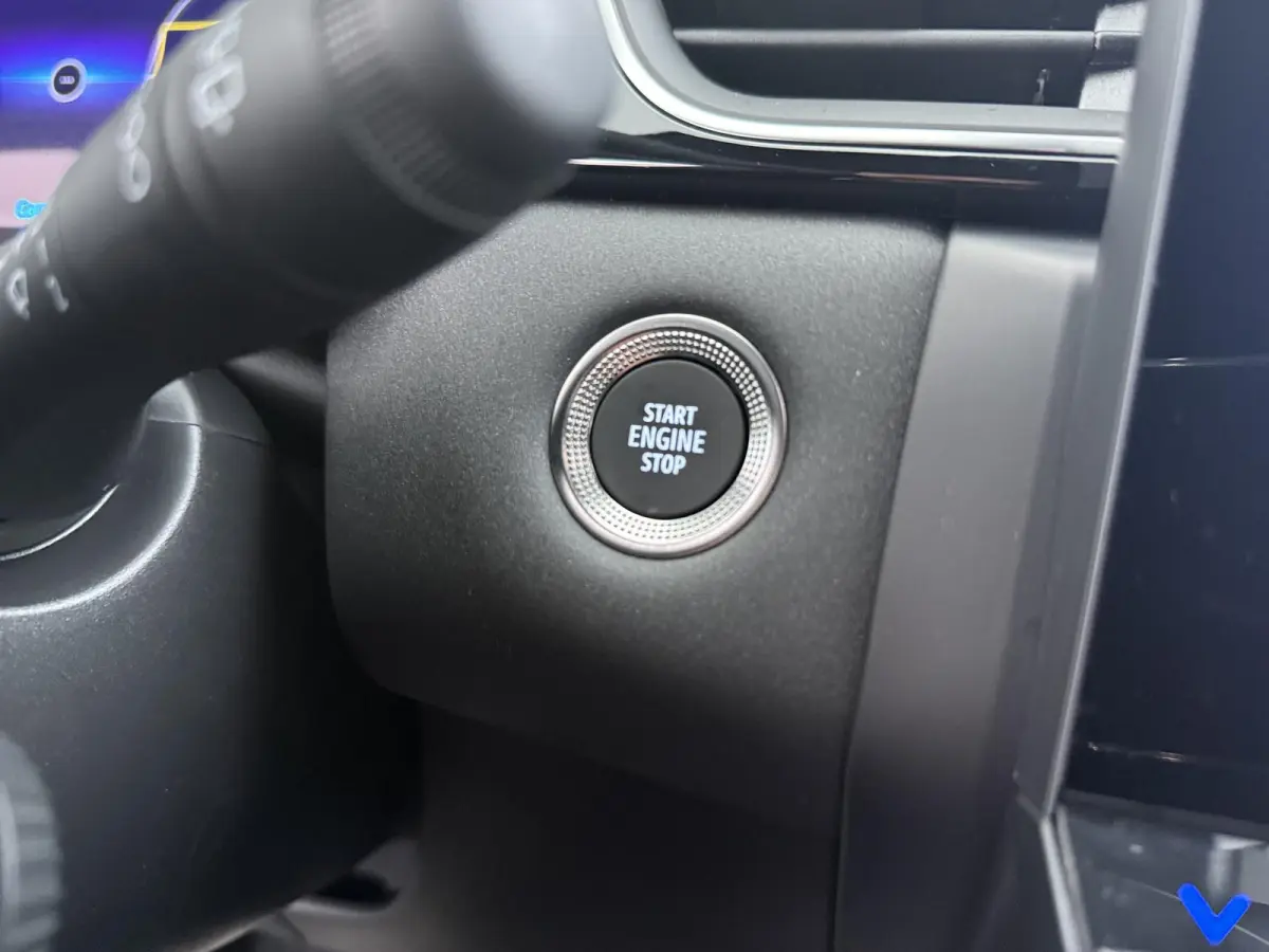 1.8 HEV First Edition €3.000 Korting | Google Build-in | rondom-camera | 19-inch lichtmetalen velgen | Stoelverwarming | Elektrische achterklep |Adaptieve Cruise control | MI-Pilot