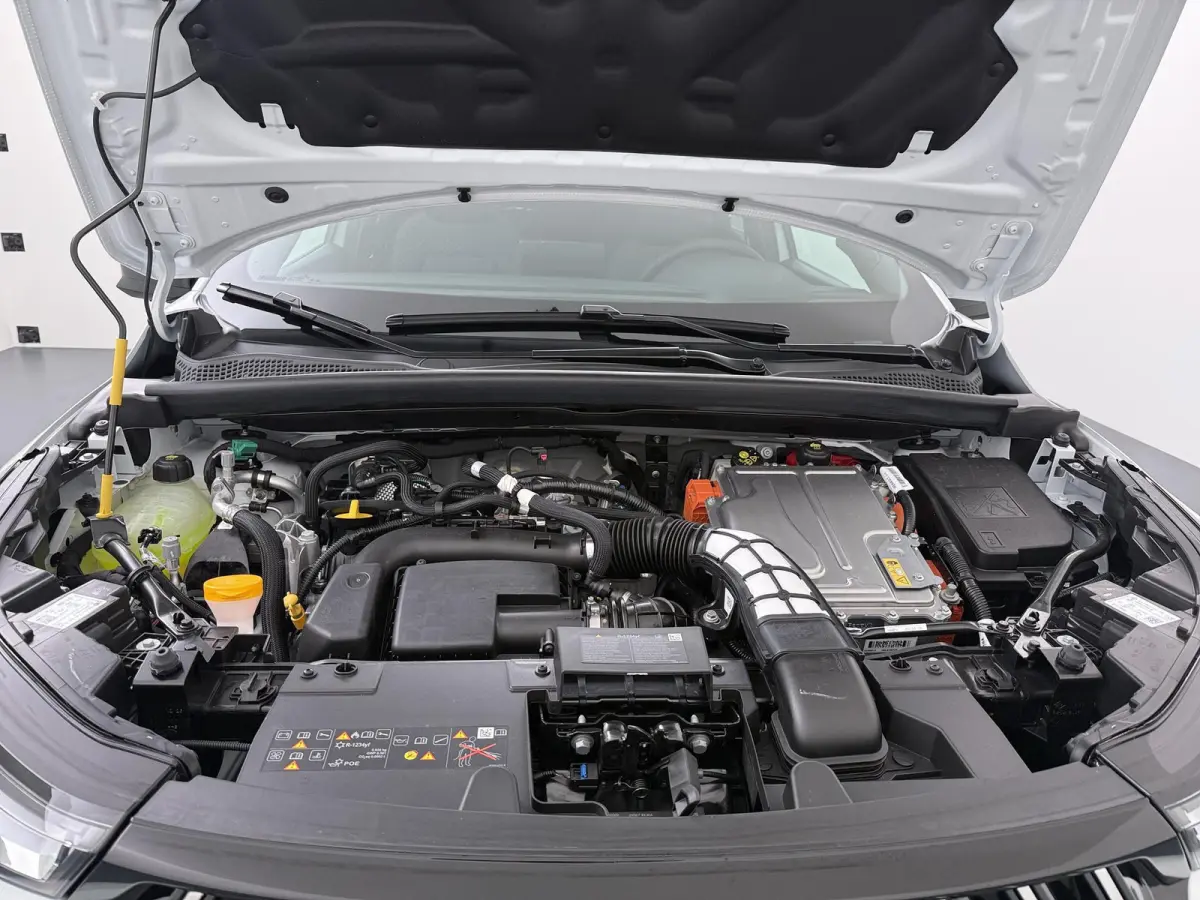 1.8 HEV First Edition €3.000 Korting | Google Build-in | rondom-camera | 19-inch lichtmetalen velgen | Stoelverwarming | Elektrische achterklep |Adaptieve Cruise control | MI-Pilot