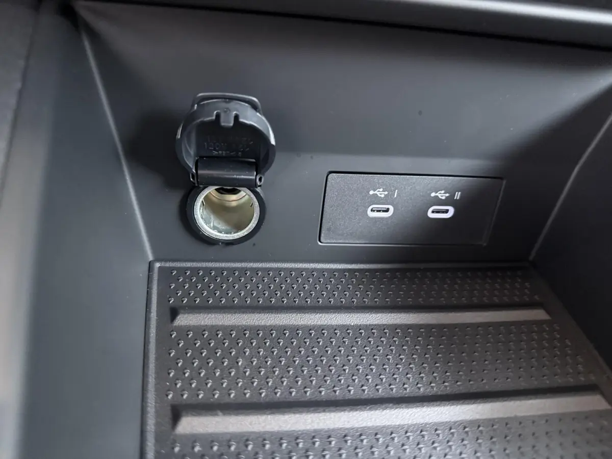 1.8 HEV First Edition €3.000 Korting | Google Build-in | rondom-camera | 19-inch lichtmetalen velgen | Stoelverwarming | Elektrische achterklep |Adaptieve Cruise control | MI-Pilot