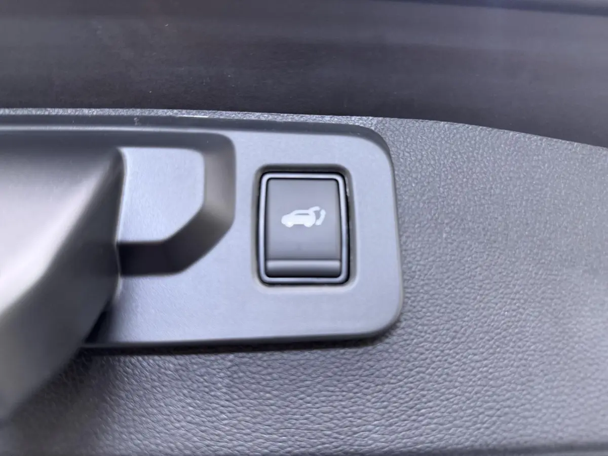 1.8 HEV First Edition €3.000 Korting | Google Build-in | rondom-camera | 19-inch lichtmetalen velgen | Stoelverwarming | Elektrische achterklep |Adaptieve Cruise control | MI-Pilot
