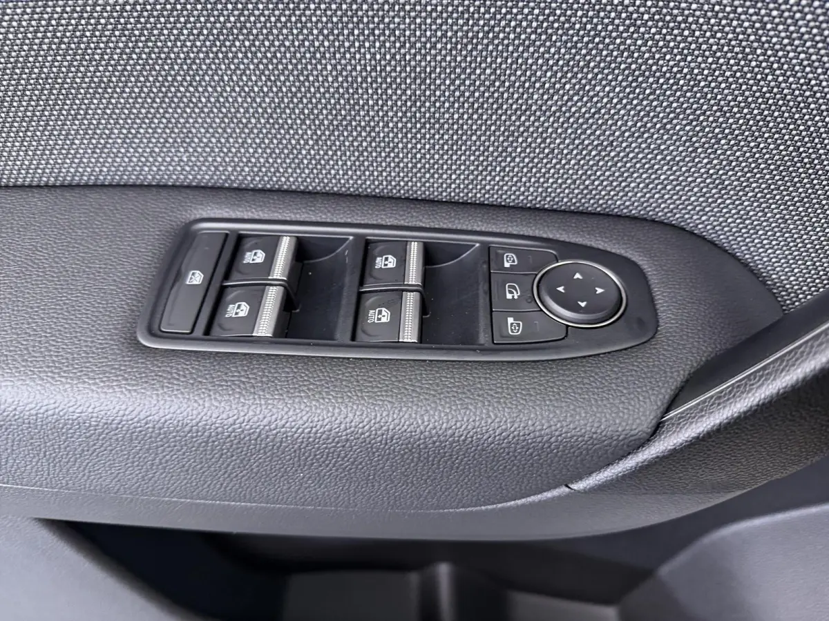 1.8 HEV First Edition €3.000 Korting | Google Build-in | rondom-camera | 19-inch lichtmetalen velgen | Stoelverwarming | Elektrische achterklep |Adaptieve Cruise control | MI-Pilot