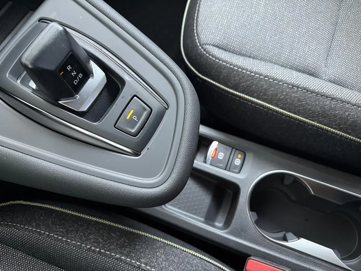 1.8 HEV First Edition €3.000 Korting | Google Build-in | rondom-camera | 19-inch lichtmetalen velgen | Stoelverwarming | Elektrische achterklep |Adaptieve Cruise control | MI-Pilot