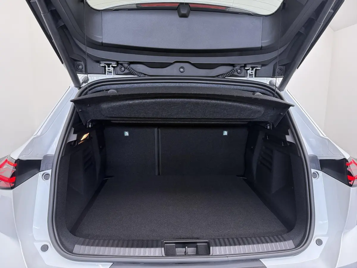 1.8 HEV First Edition €3.000 Korting | Google Build-in | rondom-camera | 19-inch lichtmetalen velgen | Stoelverwarming | Elektrische achterklep |Adaptieve Cruise control | MI-Pilot