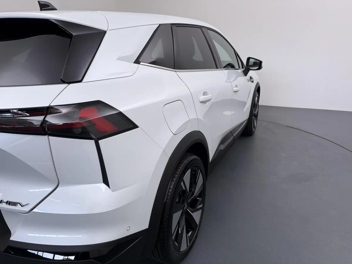 1.8 HEV First Edition €3.000 Korting | Google Build-in | rondom-camera | 19-inch lichtmetalen velgen | Stoelverwarming | Elektrische achterklep |Adaptieve Cruise control | MI-Pilot