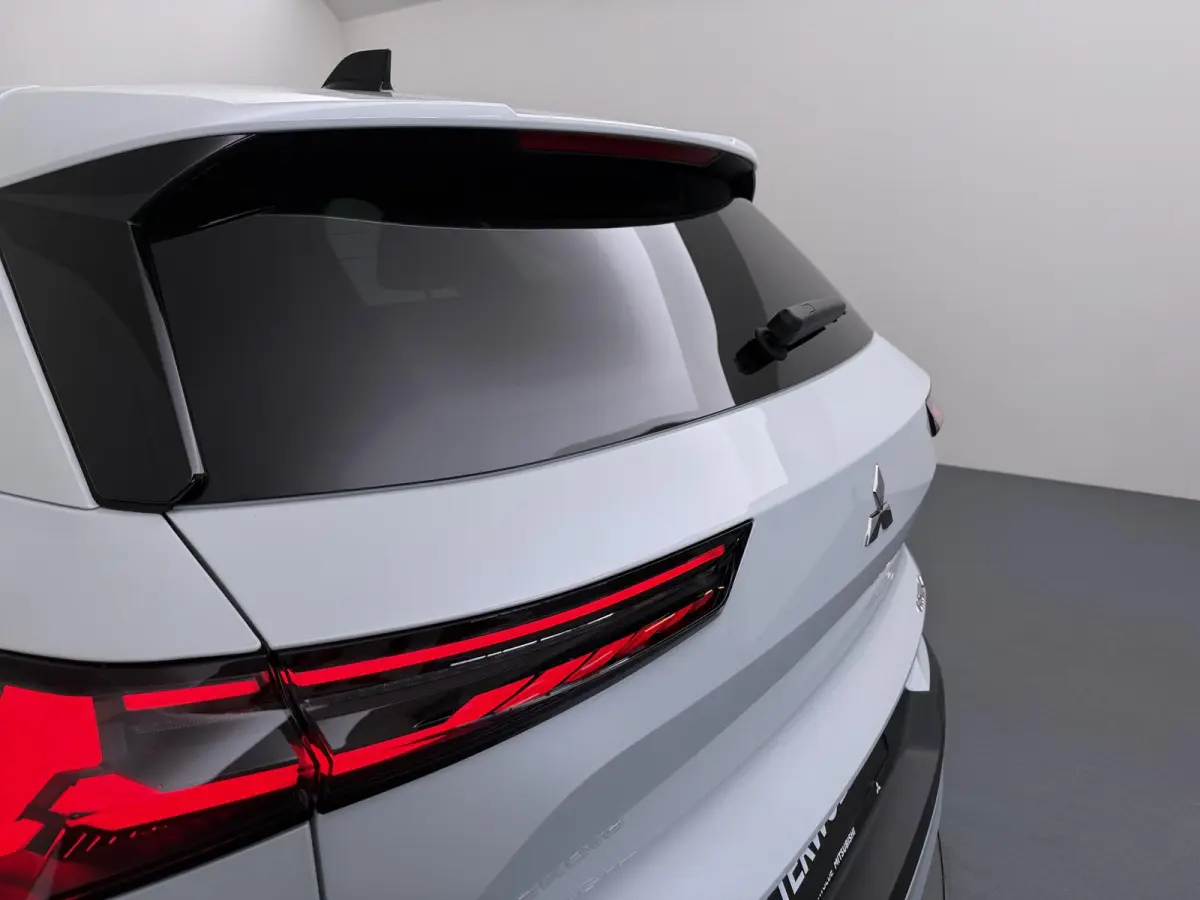 1.8 HEV First Edition €3.000 Korting | Google Build-in | rondom-camera | 19-inch lichtmetalen velgen | Stoelverwarming | Elektrische achterklep |Adaptieve Cruise control | MI-Pilot
