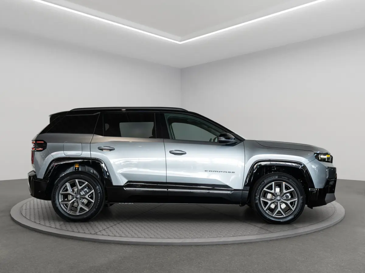 1.2 e-Hybrid First Edition | Tot 8 Jaar Garantie | Panoramadak | Elektrische Stoelverstelling | Elektrische Achterklep | Keyless | Camera | Stoel & Stuurverwarming | Focal Sound |