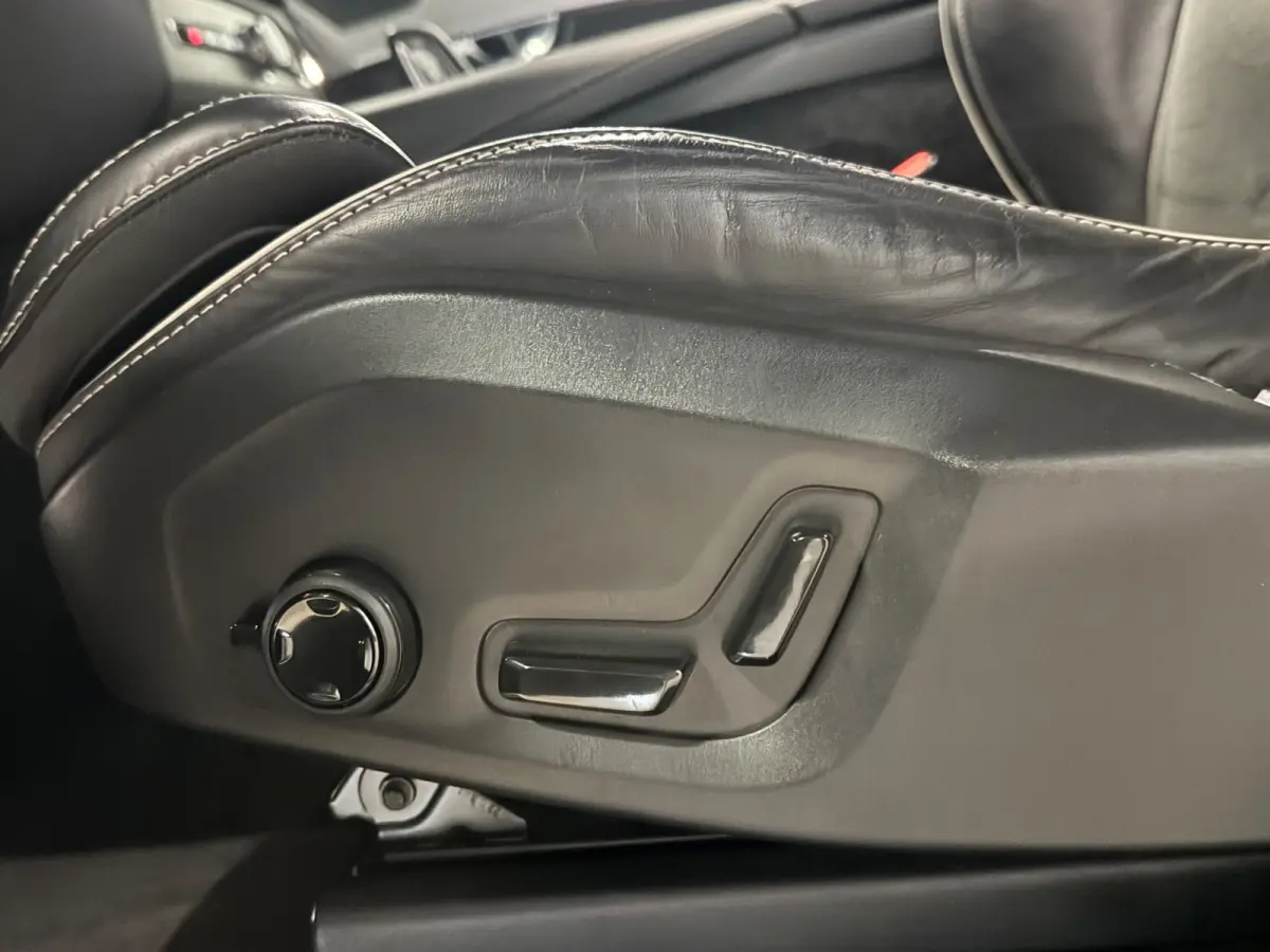 2.0 T8 Recharge AWD Core Bright | BLACK DESIGN | PANO | 360 CAMERA | HARMAN KARDON