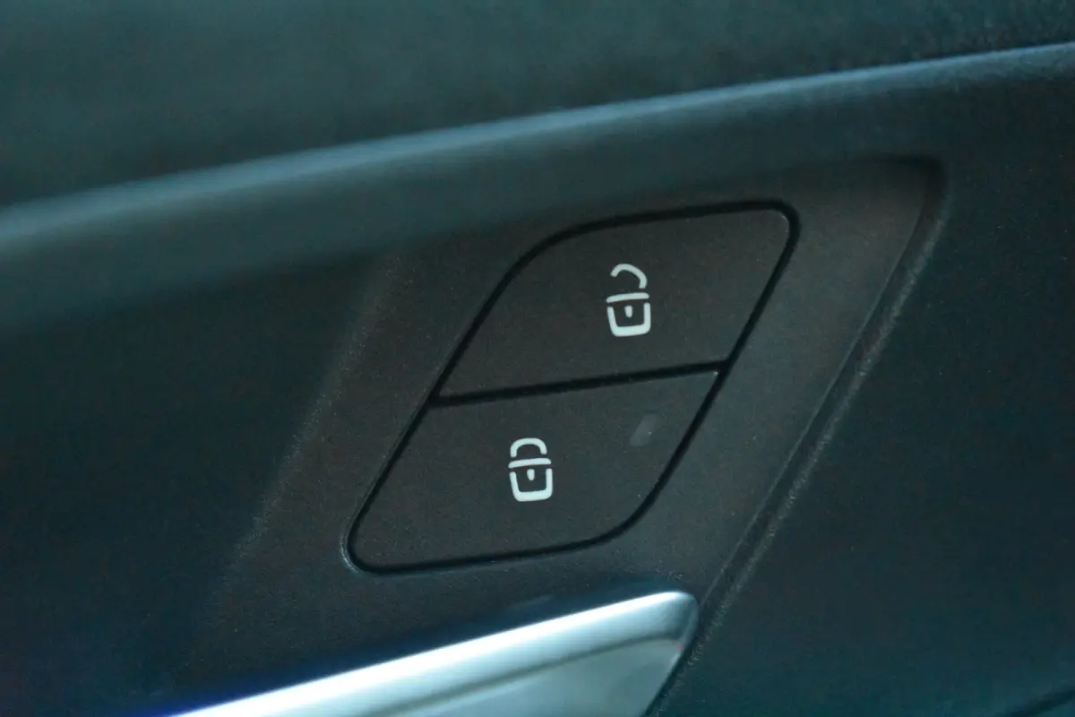 180 AMG Line 7p | AMG Styling | Adaptief demping systeem | Dode-hoek detectie | Elektrisch schuif-kanteldak | Achteruitrijcamera | 7Persoons | Eerste eigenaar