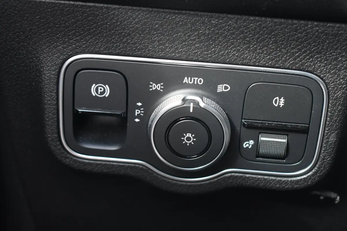 180 AMG Line 7p | AMG Styling | Adaptief demping systeem | Dode-hoek detectie | Elektrisch schuif-kanteldak | Achteruitrijcamera | 7Persoons | Eerste eigenaar