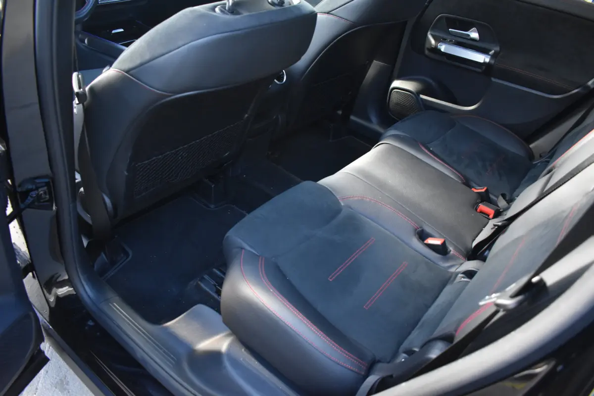 180 AMG Line 7p | AMG Styling | Adaptief demping systeem | Dode-hoek detectie | Elektrisch schuif-kanteldak | Achteruitrijcamera | 7Persoons | Eerste eigenaar