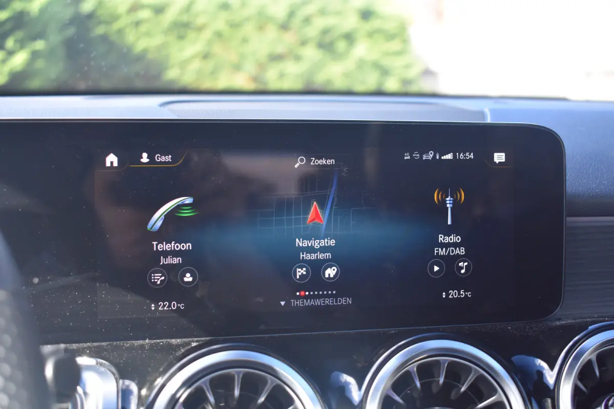 180 AMG Line 7p | AMG Styling | Adaptief demping systeem | Dode-hoek detectie | Elektrisch schuif-kanteldak | Achteruitrijcamera | 7Persoons | Eerste eigenaar