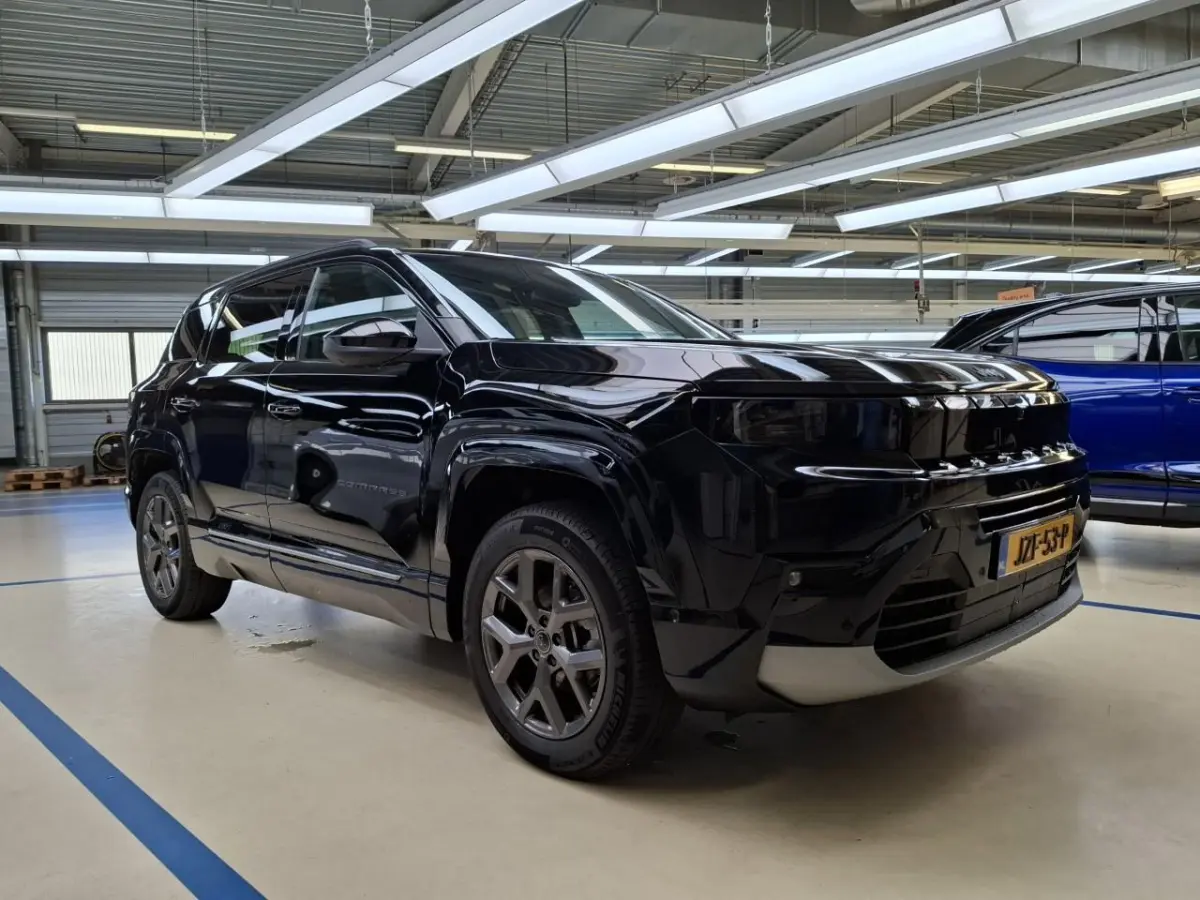 1.2 e-Hybrid First Edition | Tot 8 Jaar Garantie | Panoramadak | Elektrische Stoelverstelling | Elektrische Achterklep | Keyless | Camera | Stoel & Stuurverwarming | Focal Sound |